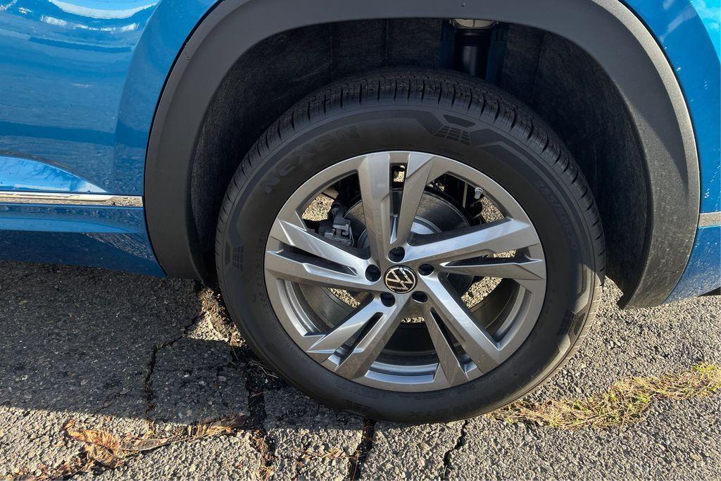 new 2024 Volkswagen Atlas Cross Sport car, priced at $49,916