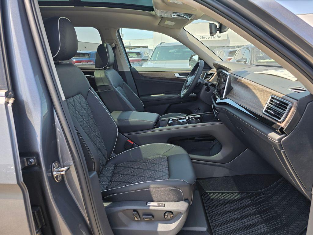 new 2025 Volkswagen Atlas car, priced at $52,744
