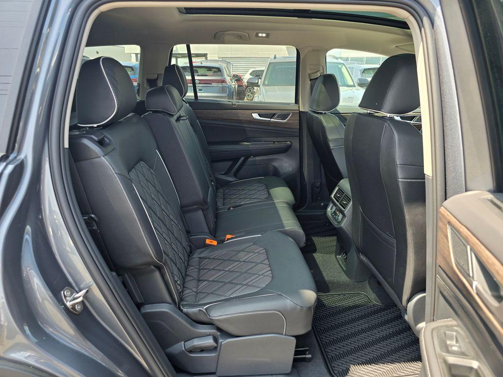 new 2025 Volkswagen Atlas car, priced at $52,744