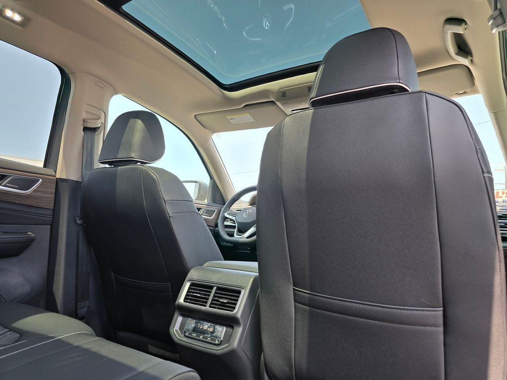 new 2025 Volkswagen Atlas car, priced at $52,744