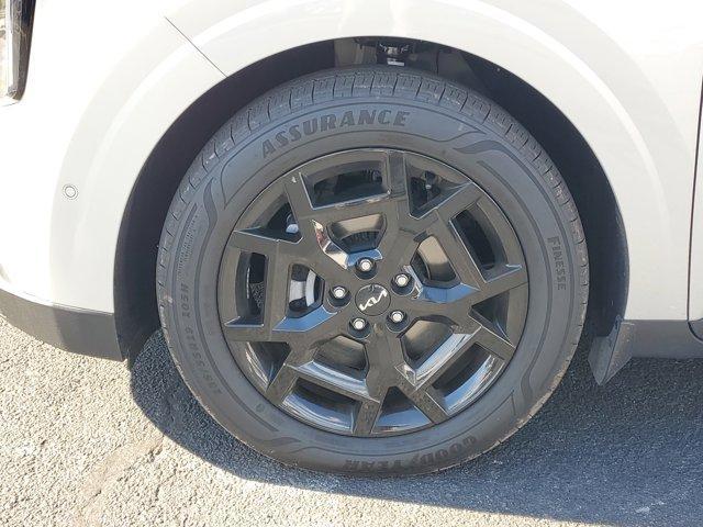 used 2025 Kia Carnival car, priced at $46,071