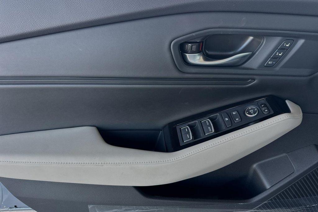 new 2025 Honda Accord Hybrid car, priced at $40,495