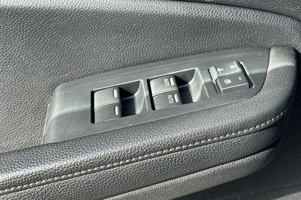 used 2021 Honda Pilot car, priced at $21,677