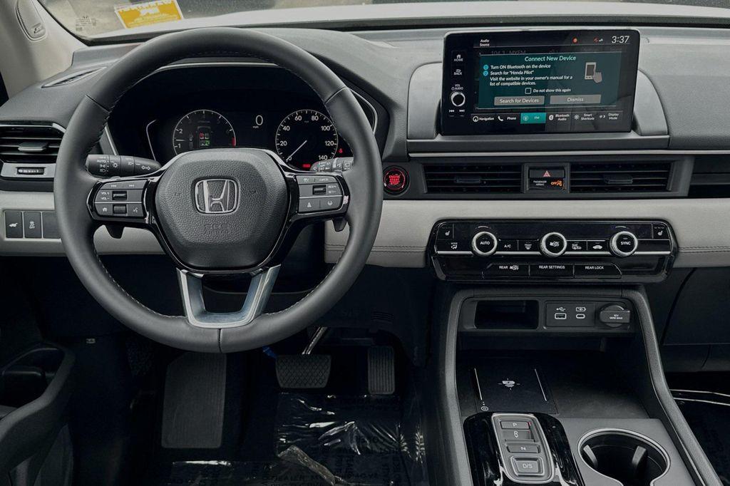 new 2025 Honda Pilot car, priced at $51,095
