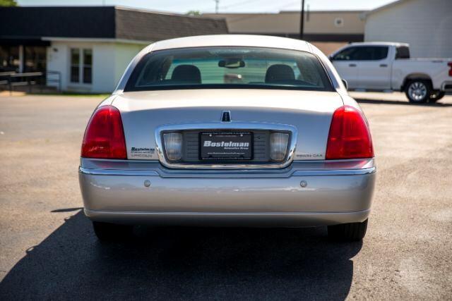 used 2003 Lincoln Town Car car, priced at $9,875