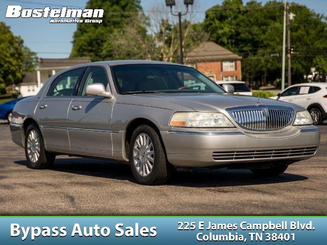 used 2003 Lincoln Town Car car, priced at $9,875