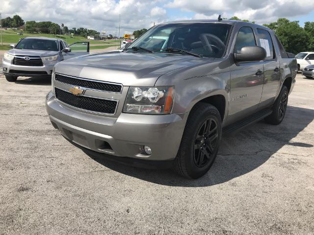 used 2007 Chevrolet Avalanche car, priced at $16,405