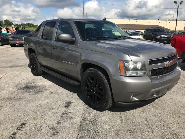 used 2007 Chevrolet Avalanche car, priced at $16,405