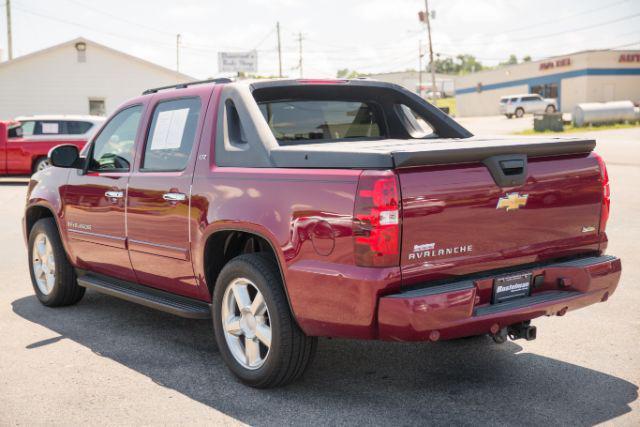 used 2007 Chevrolet Avalanche car, priced at $15,060