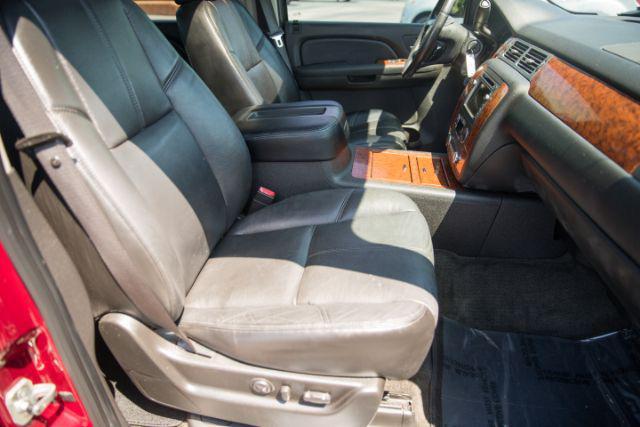 used 2007 Chevrolet Avalanche car, priced at $15,060