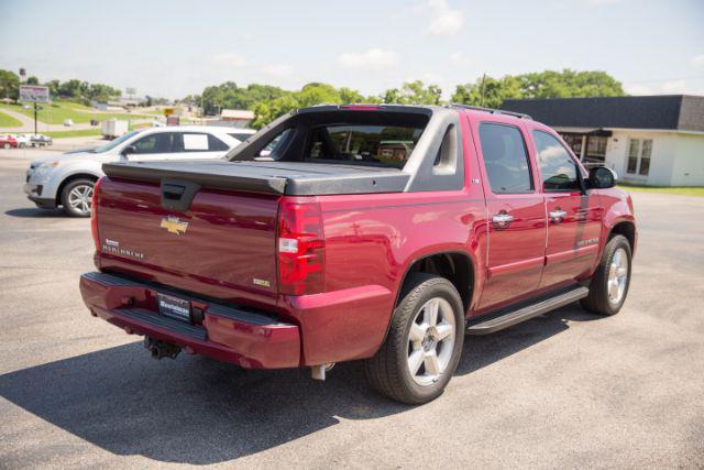 used 2007 Chevrolet Avalanche car, priced at $15,060
