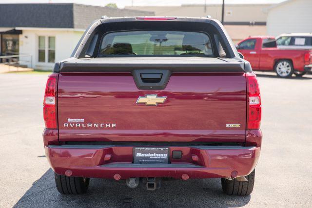 used 2007 Chevrolet Avalanche car, priced at $15,060