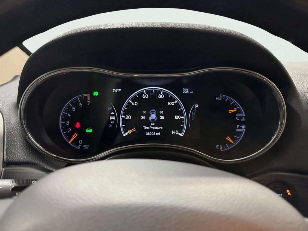 used 2020 Jeep Grand Cherokee car, priced at $27,189