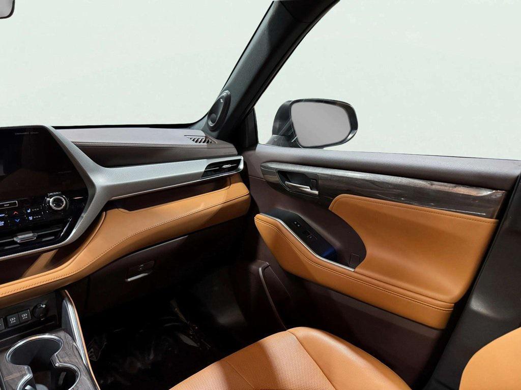 used 2021 Toyota Highlander Hybrid car, priced at $45,859
