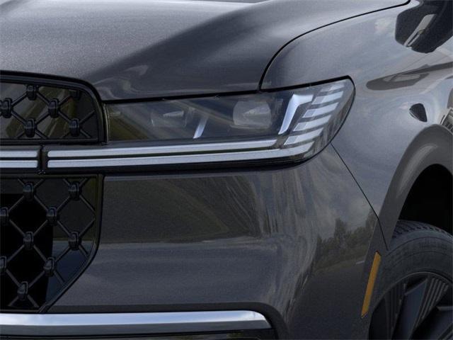 new 2025 Lincoln Navigator car, priced at $106,685