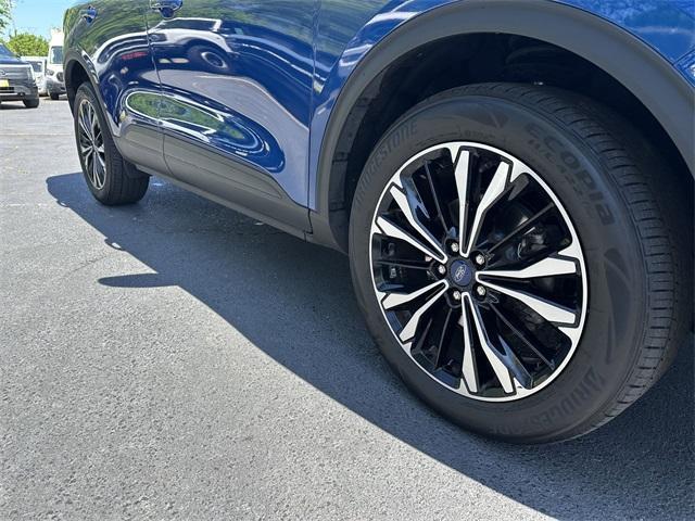used 2022 Ford Escape car, priced at $23,400