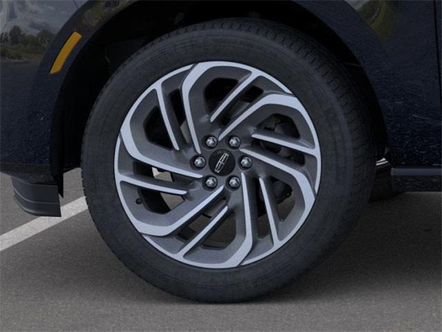 new 2025 Lincoln Navigator car, priced at $102,235