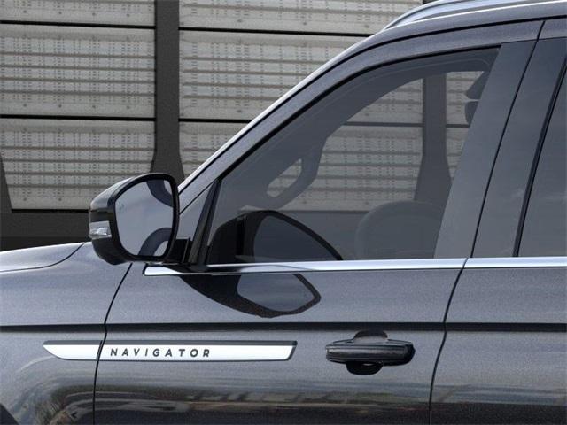 new 2025 Lincoln Navigator car, priced at $105,690
