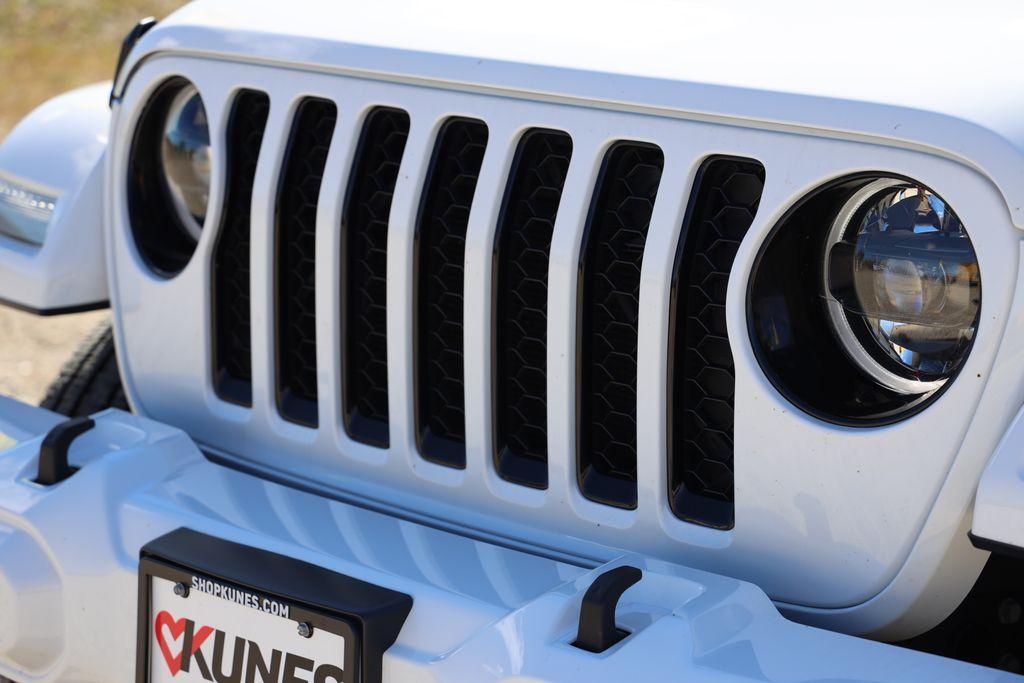 used 2023 Jeep Gladiator car, priced at $33,964