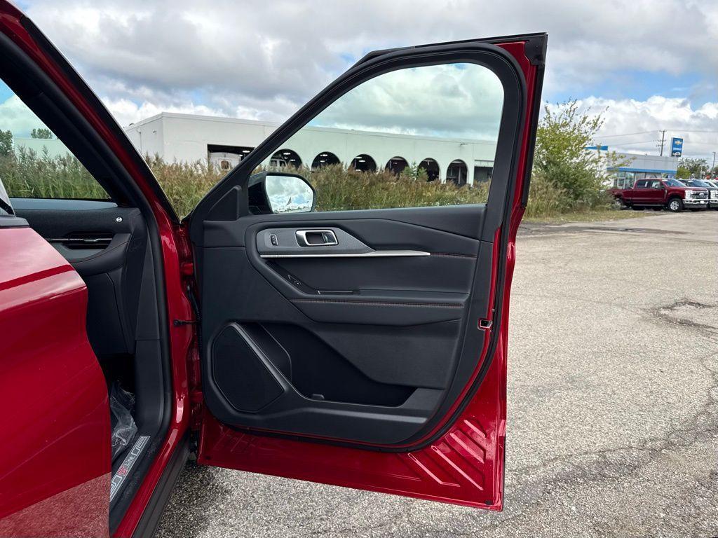 new 2025 Ford Explorer car, priced at $48,766
