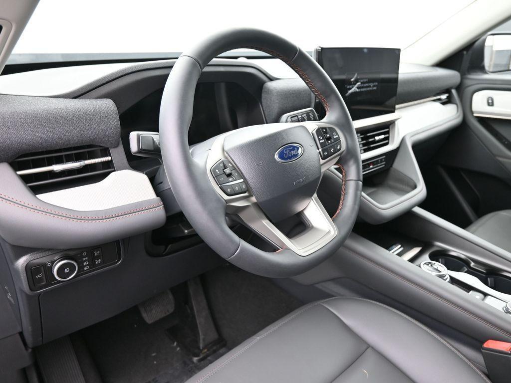 new 2025 Ford Explorer car, priced at $45,266