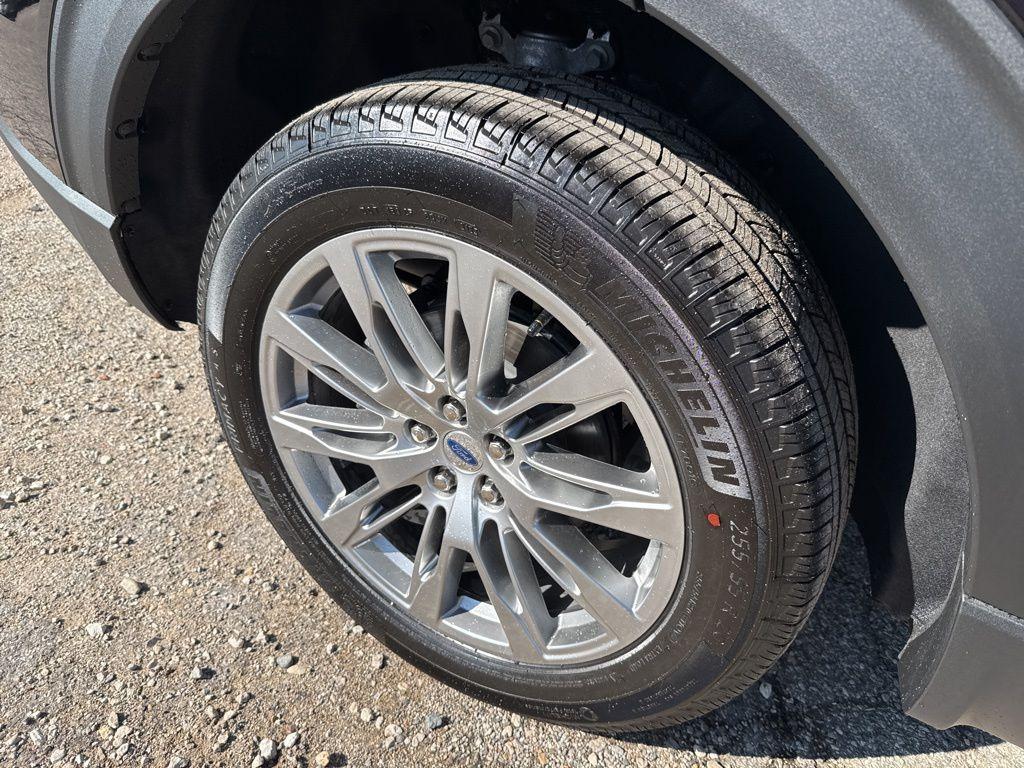 new 2025 Ford Explorer car, priced at $43,720