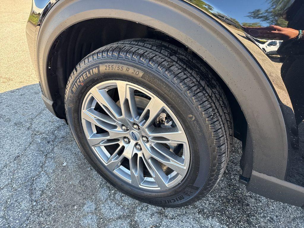 new 2025 Ford Explorer car, priced at $43,720