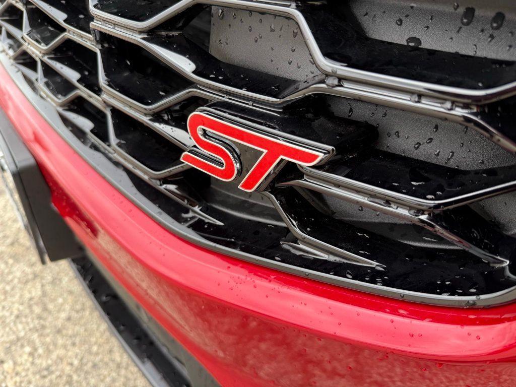 new 2025 Ford Explorer car, priced at $55,597