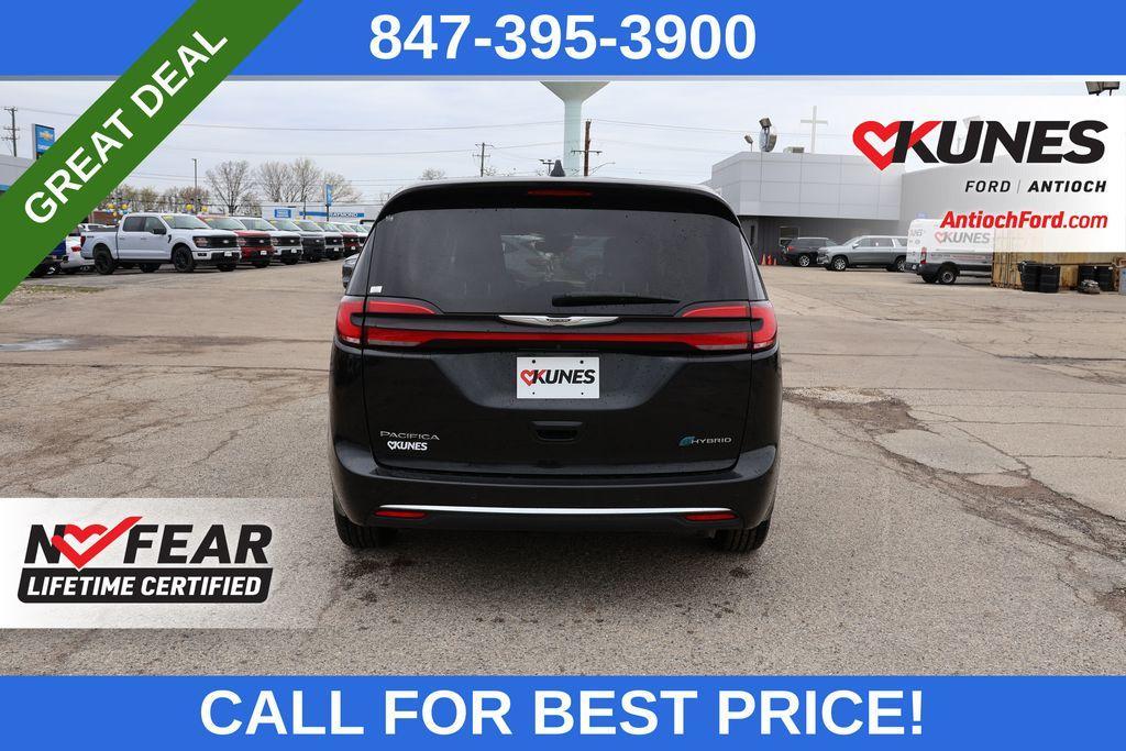 used 2022 Chrysler Pacifica Hybrid car, priced at $26,348