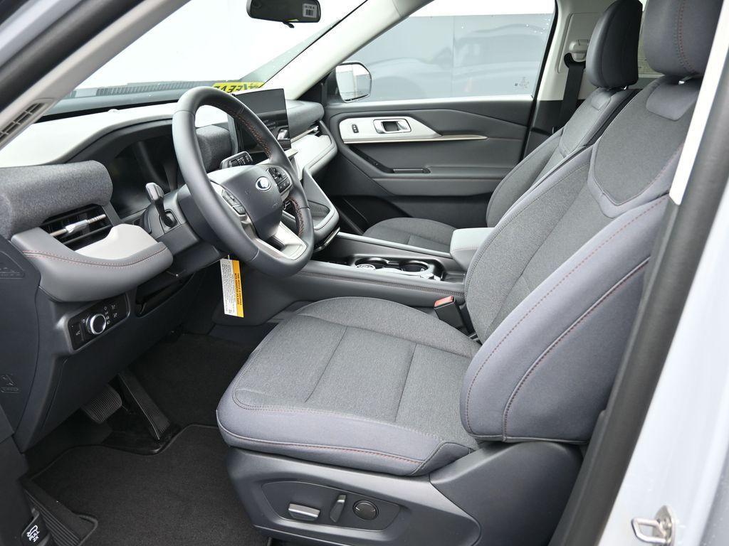 new 2025 Ford Explorer car, priced at $39,455