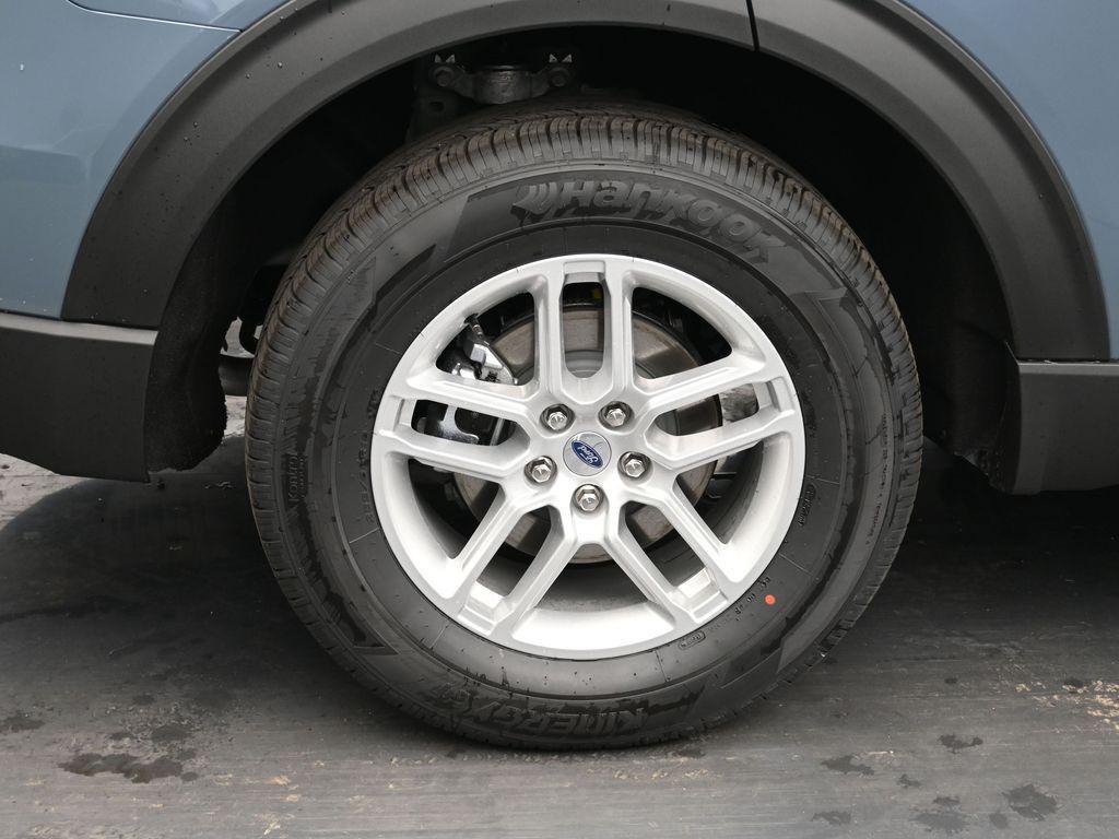 new 2025 Ford Explorer car, priced at $39,260