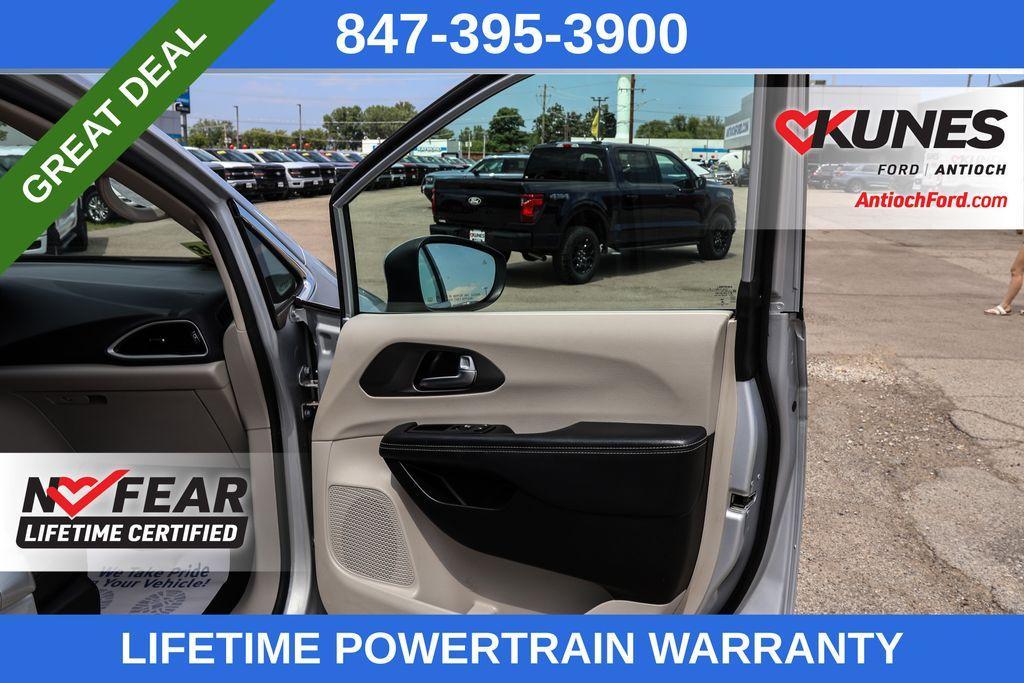 used 2023 Chrysler Pacifica car, priced at $23,179