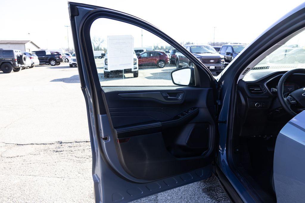 new 2025 Ford Escape car, priced at $27,950