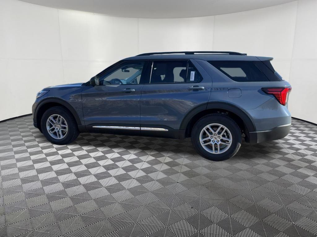 new 2025 Ford Explorer car, priced at $39,445