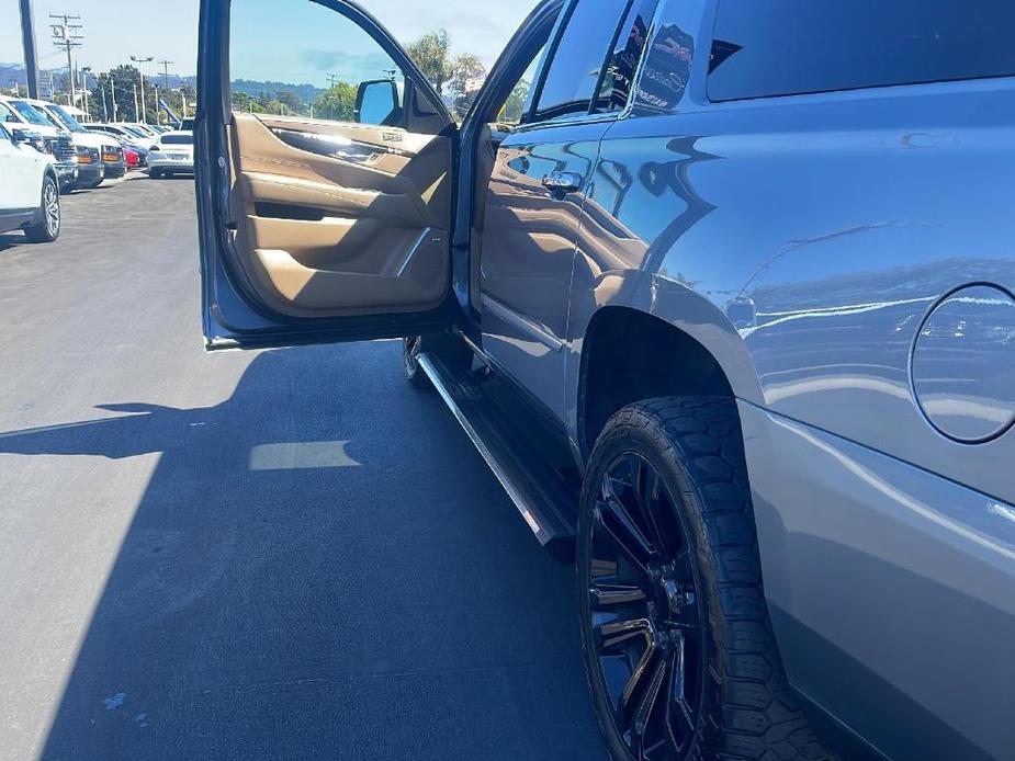 used 2018 Cadillac Escalade ESV car, priced at $34,980