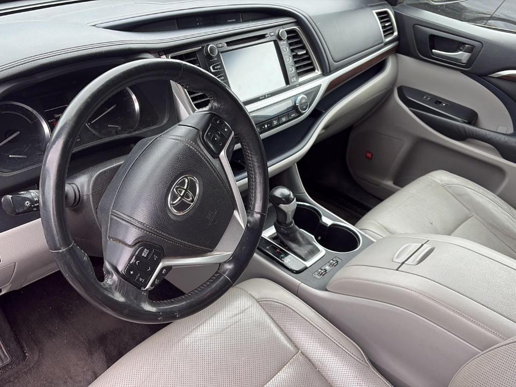 used 2015 Toyota Highlander Hybrid car, priced at $21,920