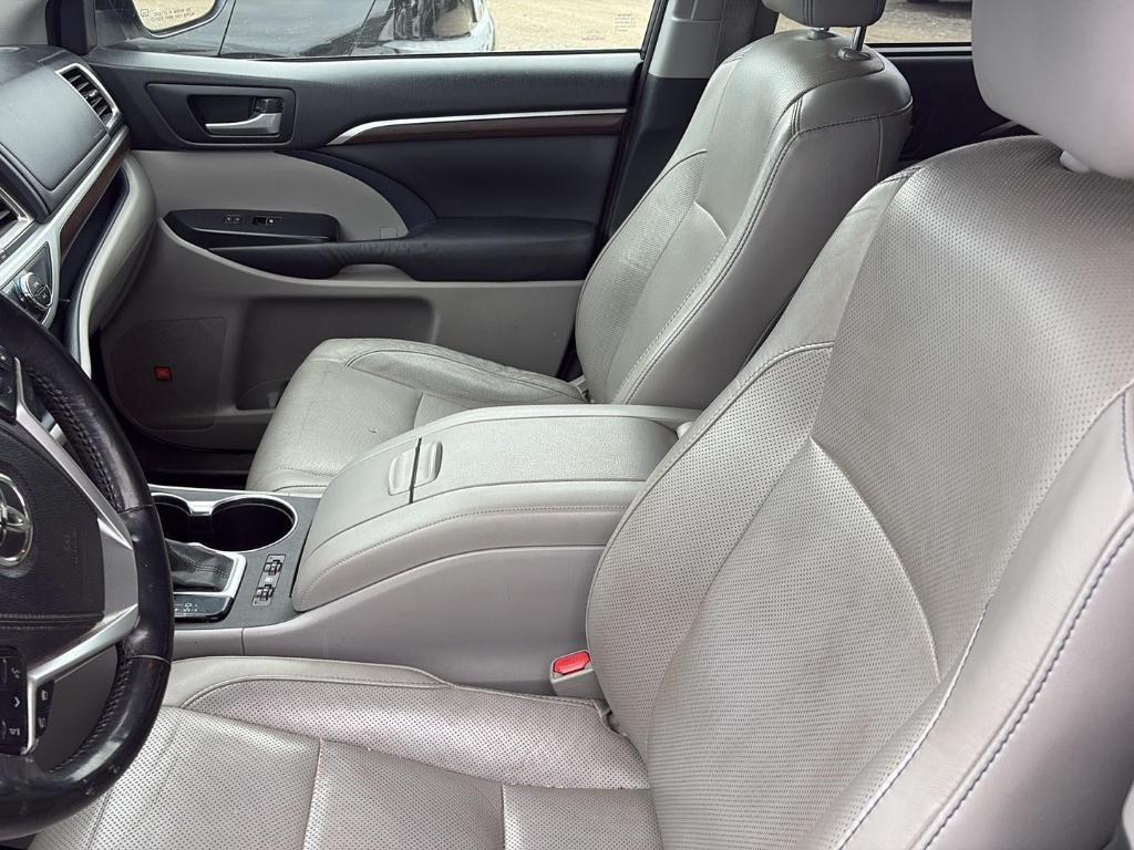 used 2015 Toyota Highlander Hybrid car, priced at $21,920