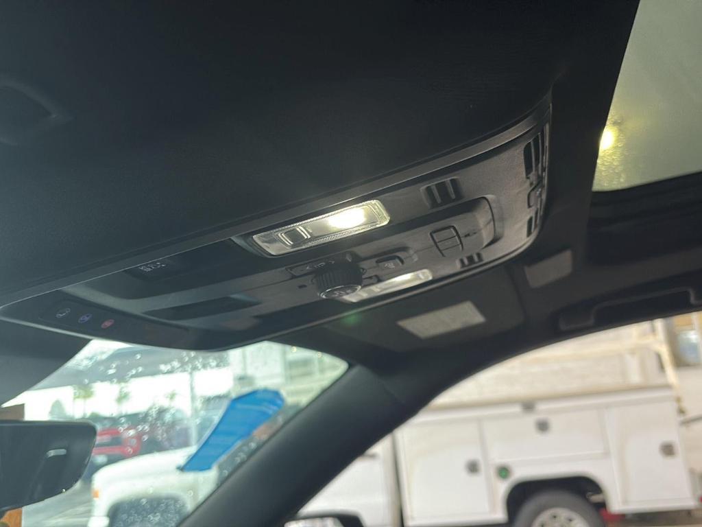 used 2022 Cadillac Escalade ESV car, priced at $54,980