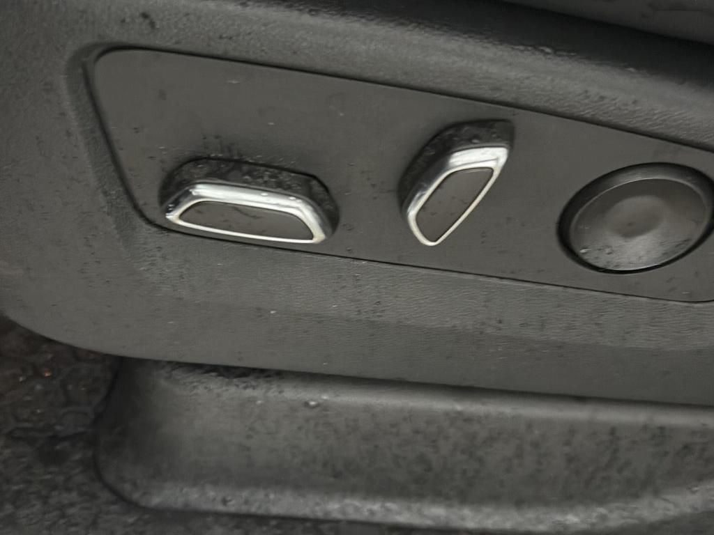 used 2022 Cadillac Escalade ESV car, priced at $54,980