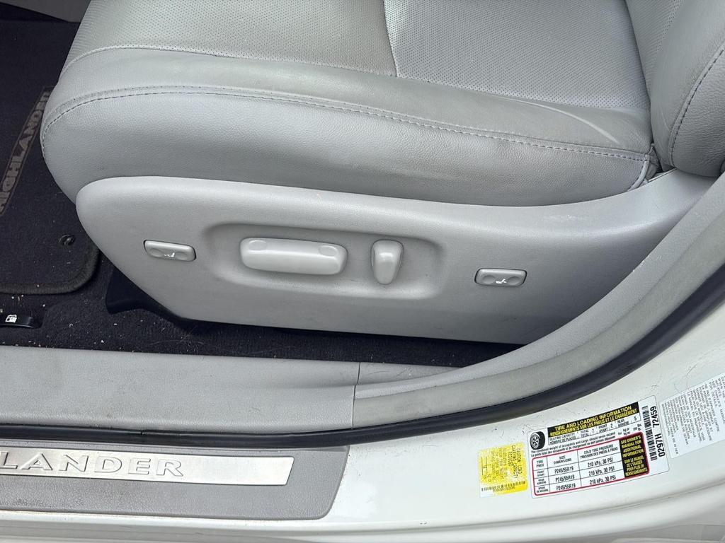 used 2012 Toyota Highlander car, priced at $12,680