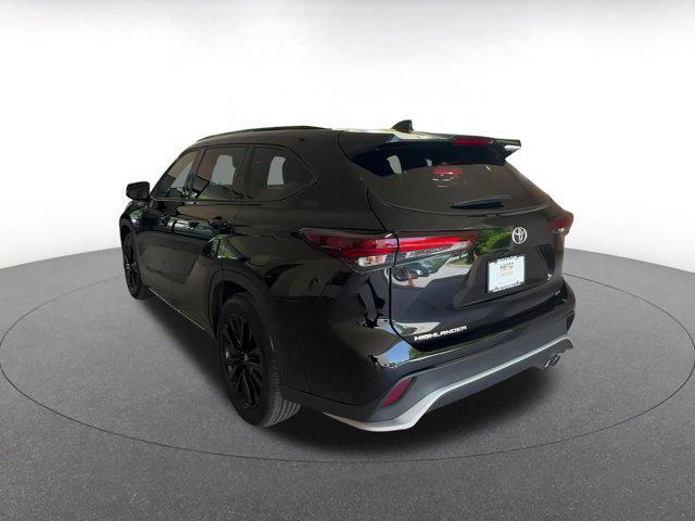 used 2024 Toyota Highlander car, priced at $46,790