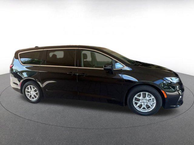used 2024 Chrysler Pacifica car, priced at $30,294