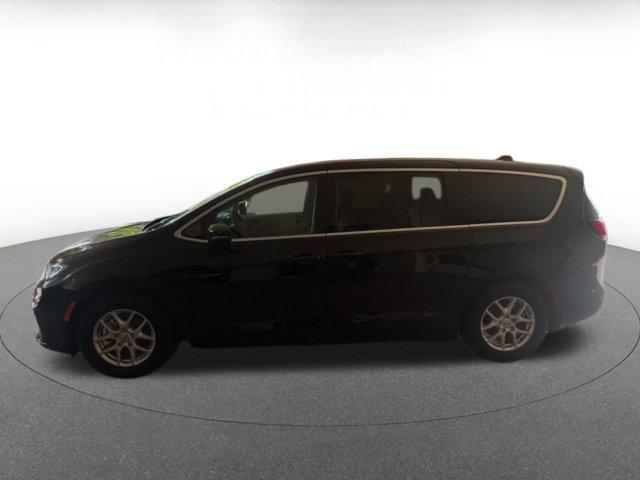 used 2024 Chrysler Pacifica car, priced at $30,294