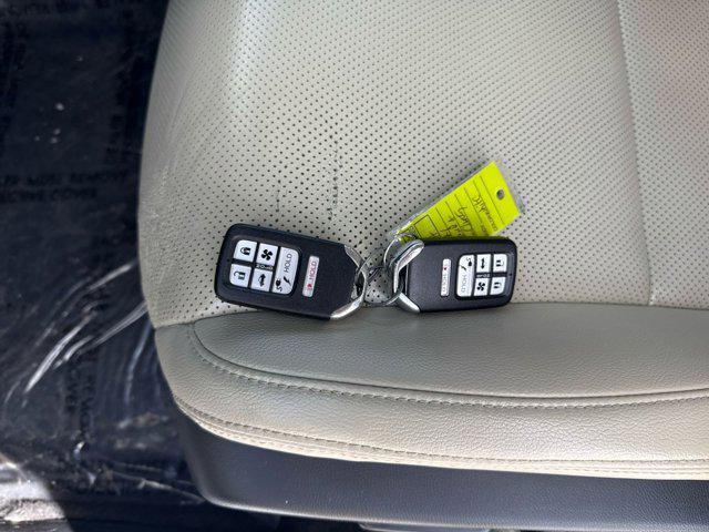 used 2021 Honda Clarity Plug-In Hybrid car, priced at $22,829
