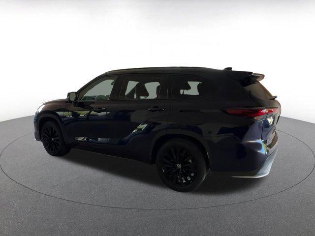 used 2024 Toyota Highlander car, priced at $42,900