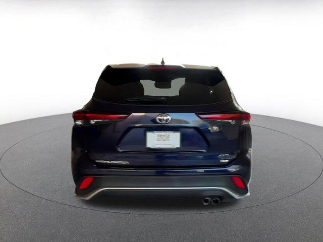 used 2024 Toyota Highlander car, priced at $42,900