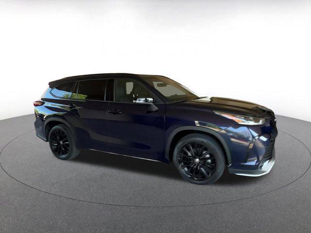 used 2024 Toyota Highlander car, priced at $42,900
