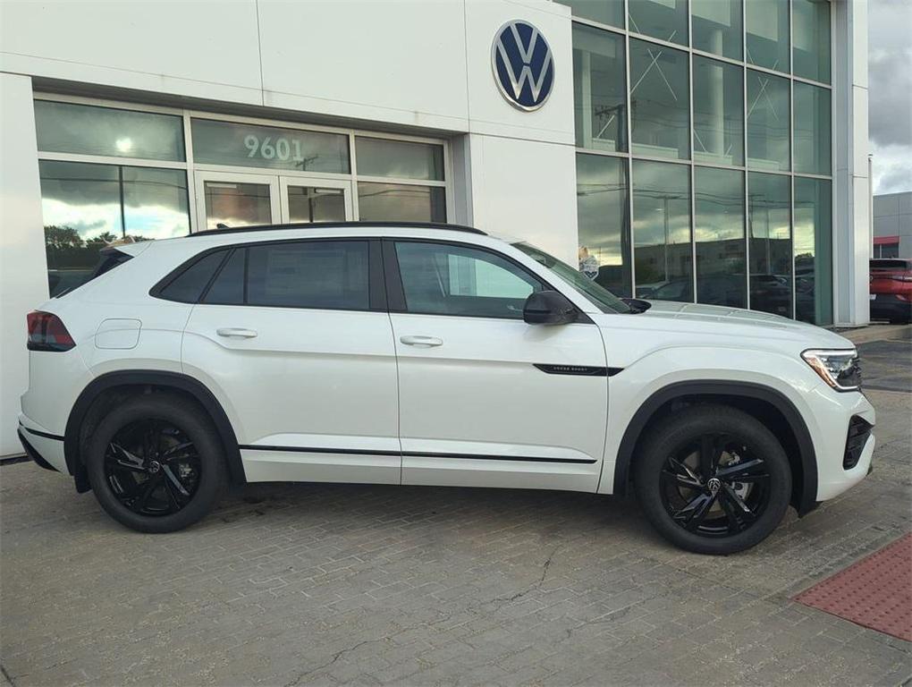new 2026 Volkswagen Atlas Cross Sport car, priced at $53,326