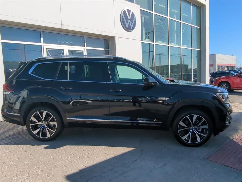 used 2025 Volkswagen Atlas car, priced at $43,300