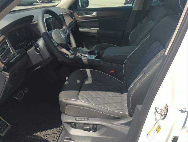 new 2025 Volkswagen Atlas car, priced at $52,348